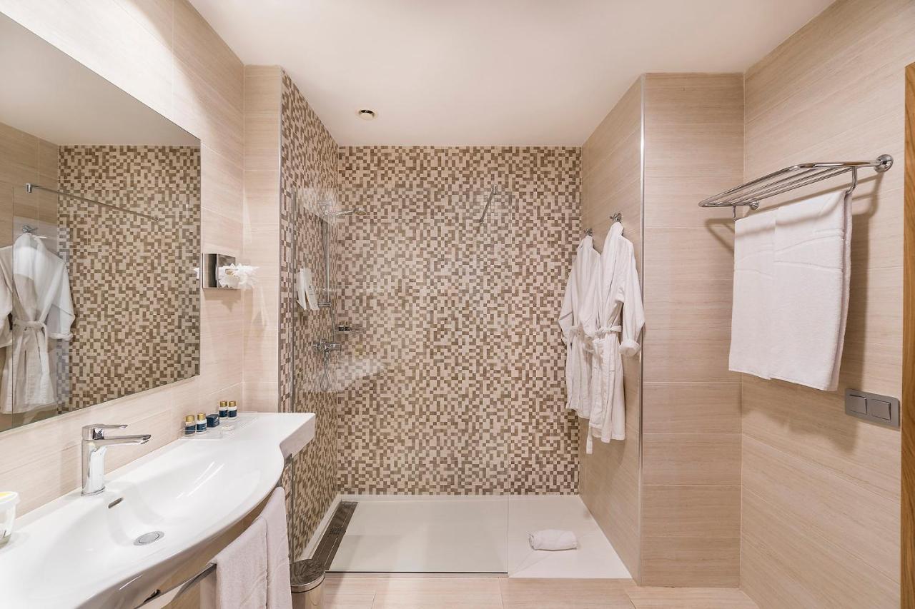 Double or Twin Room Side Sea View